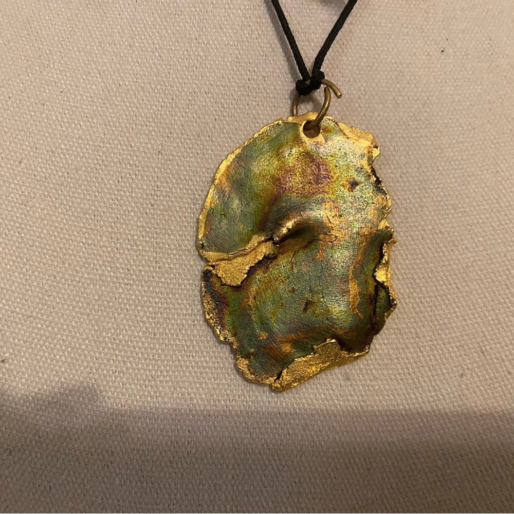 Handcrafted Artisan Green and Gold Stone Pendant Necklace - Women Jewelry - Picture 3 of 8